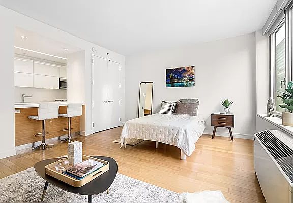 3rd image of 303 E 33rd St APT 4J