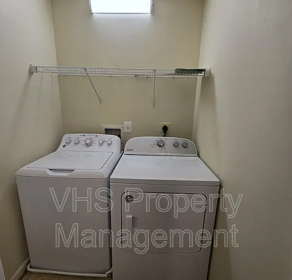 832 Fox Den Rd — Photo 26