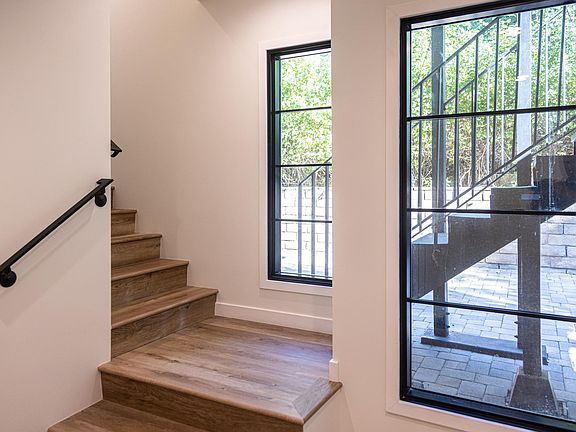 5th image of 866 N Beverly Glen Blvd