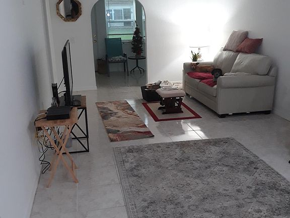 2nd image of 1196 Mission Cir