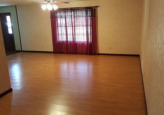 4th image of 302 W Wayside Dr