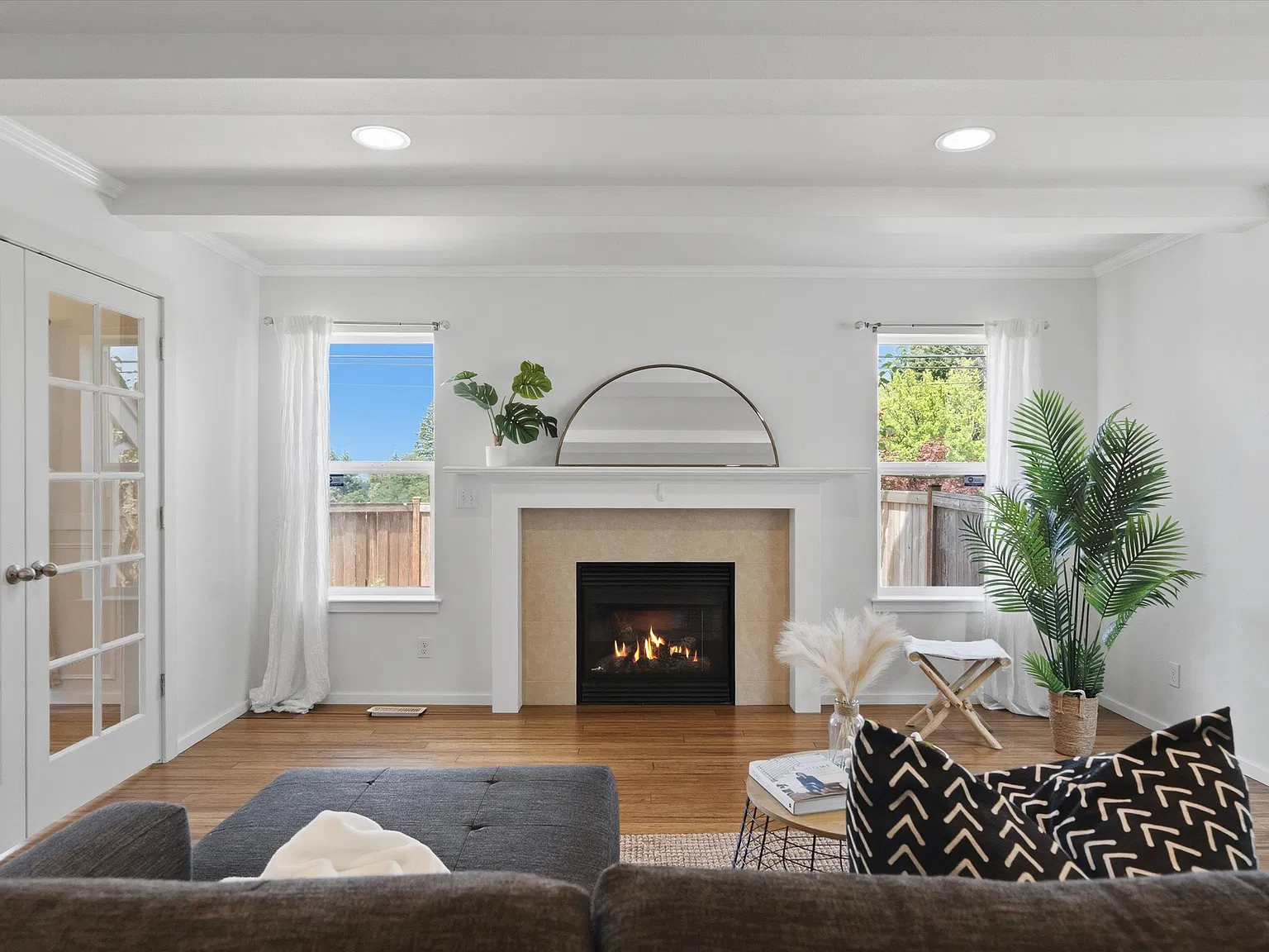 5 bed, 2096 sqft, $3,350 — Photo 4