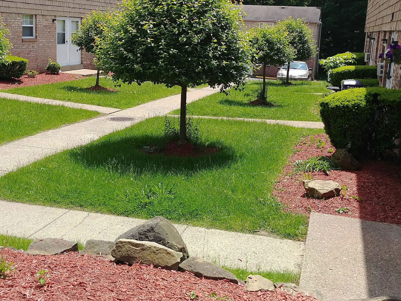 PLUM COURT APARTMENTS — Photo 2