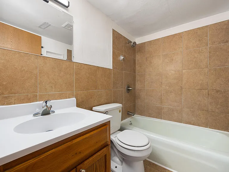 Forest Hills Apartments — Photo 24