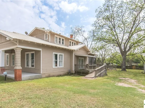 216 S Ave E, Shiner, TX 77984
