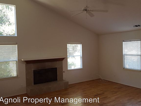 4th image of 5300 Shoreline Dr