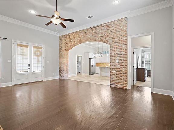4th image of 536 Tumble Creek Dr