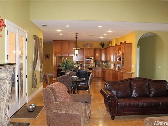 5th image of 29495 Norton Ave