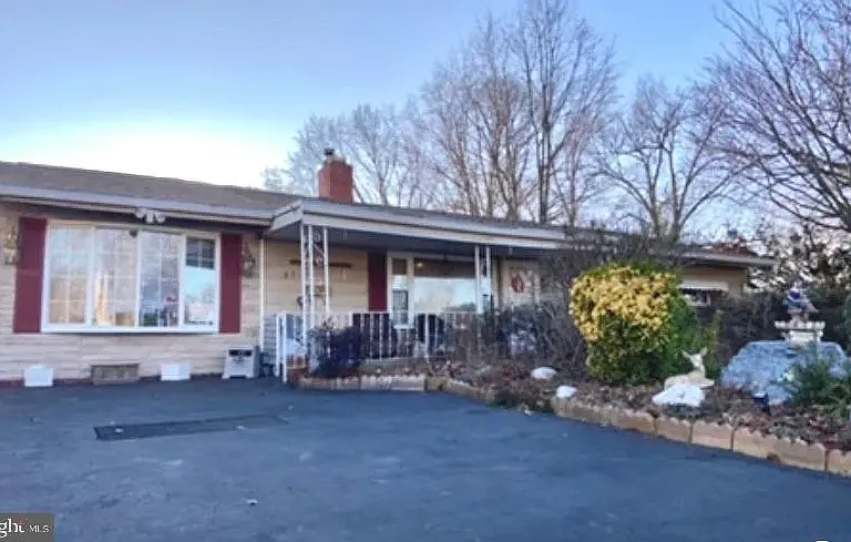 65 Orchard Ln — Photo 1