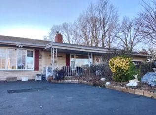 65 Orchard Ln, Levittown, PA 19055