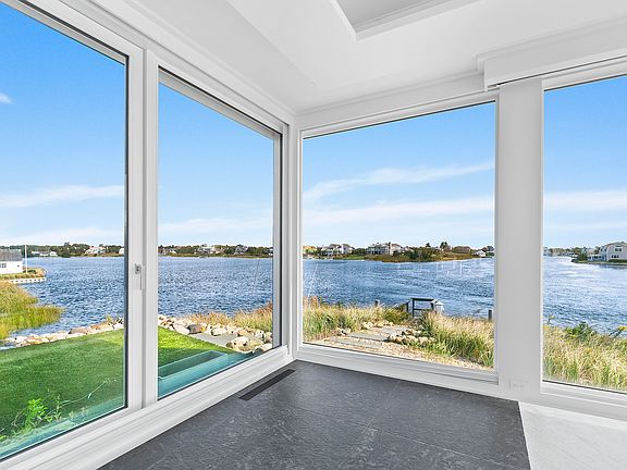 4th image of 38 Beach Ln #Q