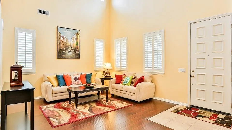 5 bed, 3179 sqft, $4,195 — Photo 3