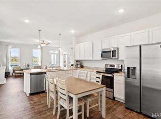 136 Front Lake Lane Ln, Saint Charles, MO 63301