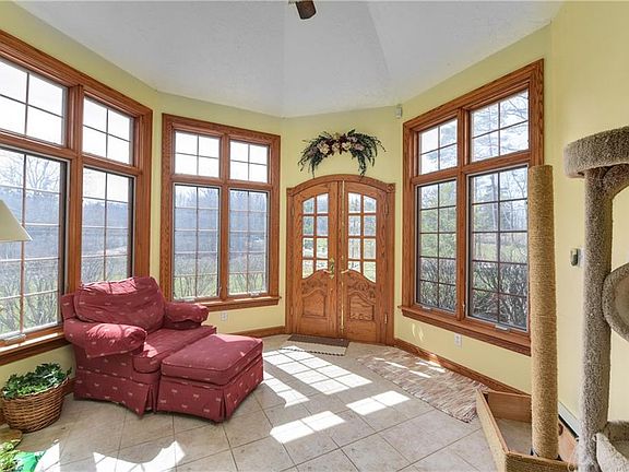 4th image of 8101 Parkview Dr
