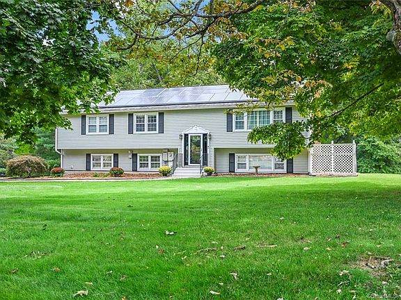 3rd image of 148 Blueberry Ln