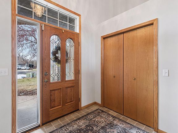5th image of 617 Highland Cir