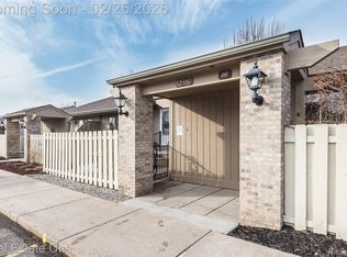 62351 Arlington Cir UNIT 3, South Lyon, MI 48178