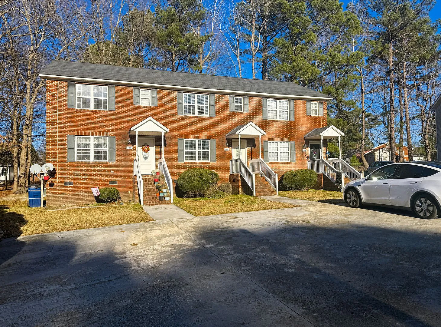 Cambridge Apartments — Photo 4