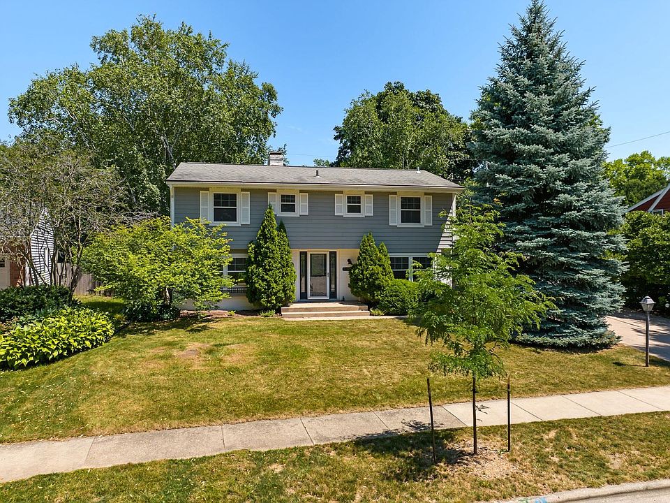 1st image of 101 Carillon Dr
