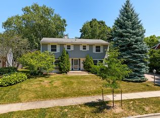 101 Carillon Dr, Madison, WI 53705