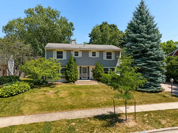 101 Carillon Dr, Madison, WI 53705