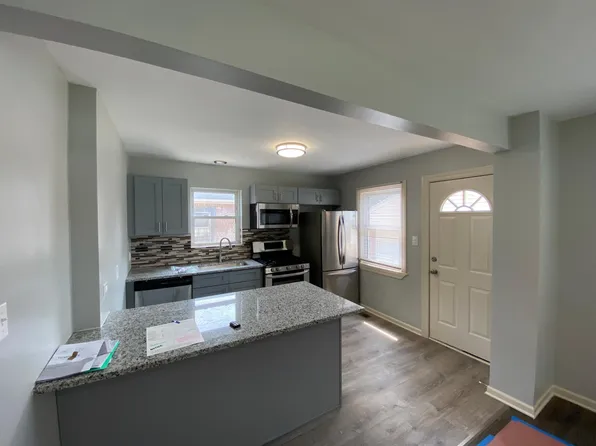 10126 S Clifton Park Ave, Evergreen Park, IL 60805