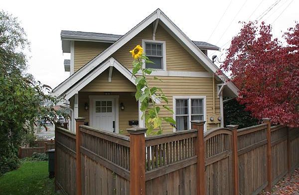 1st image of 2071 Gilman Dr W