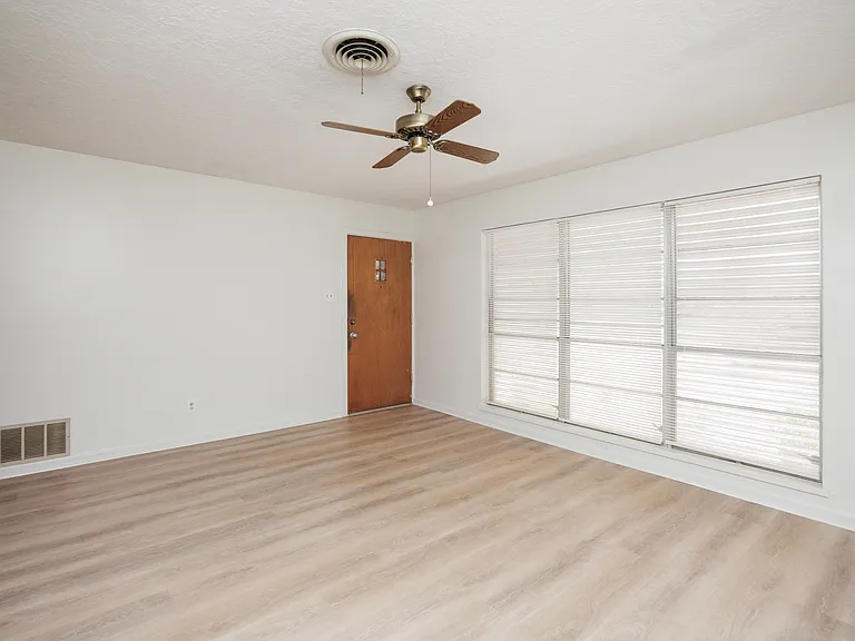 1137 Bradshaw Dr — Photo 14