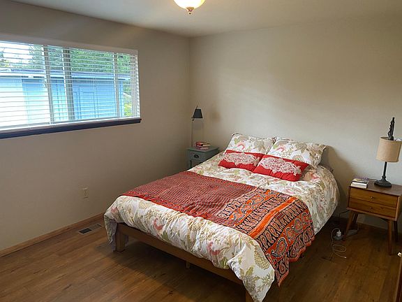 5th image of 2526 Haines St