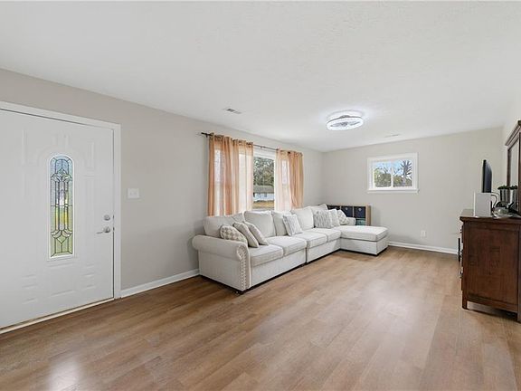 5th image of 26 Woodhaven Rd