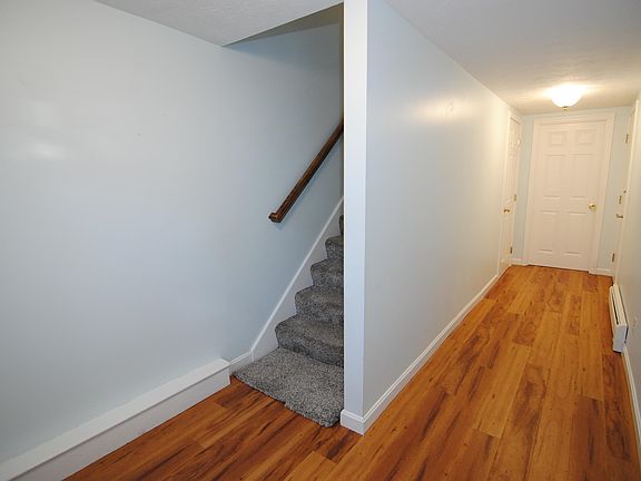 4th image of 72 Stillwater Dr