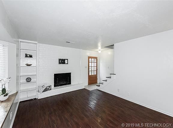 3rd image of 2521 S Florence Ave