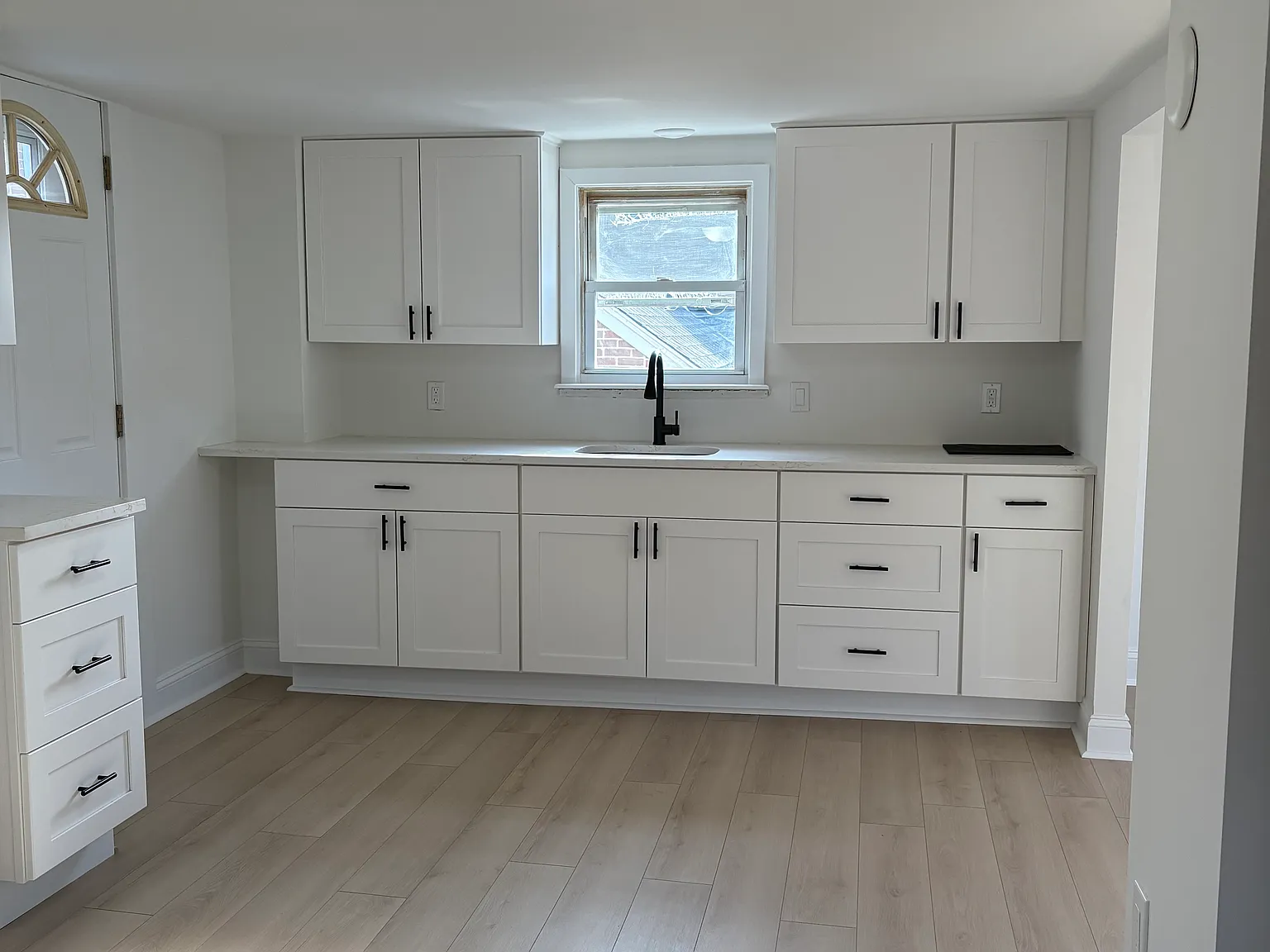 2 bed, 1010 sqft, $2,400 — Photo 1