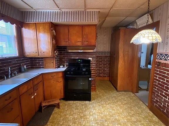 3rd image of 48 Gibson St