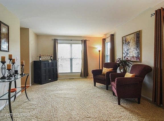 4th image of 575 Waterford Dr