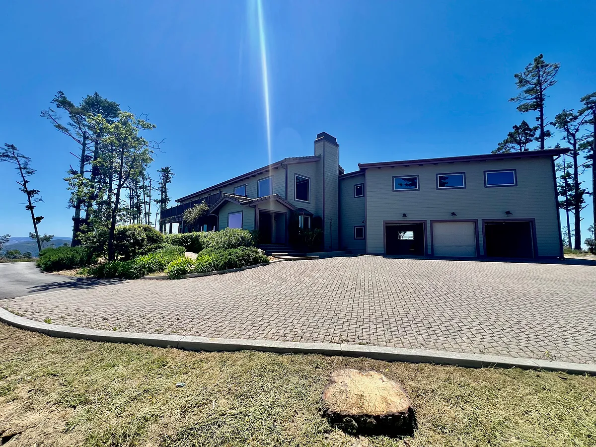 Building Photo - 300 Corona Rd
