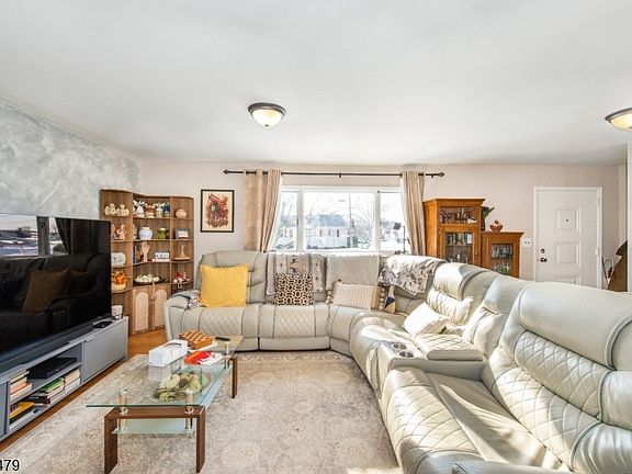 4th image of 38 George St