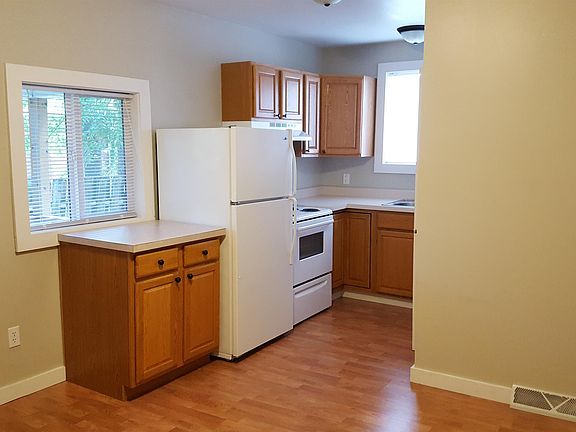 3rd image of 209 Ives Ave APT 3