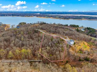 1530 Waterside Cove Dr, Dandridge, TN 37725