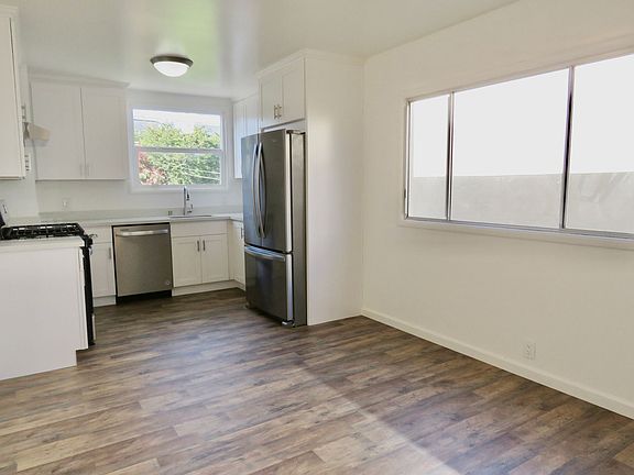 5th image of 52 Oakmont Dr