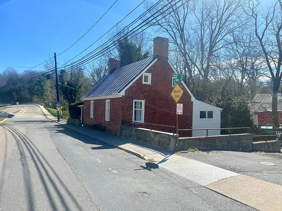701 N Main St