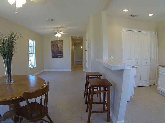 3rd image of 1322 Cantrell Dr
