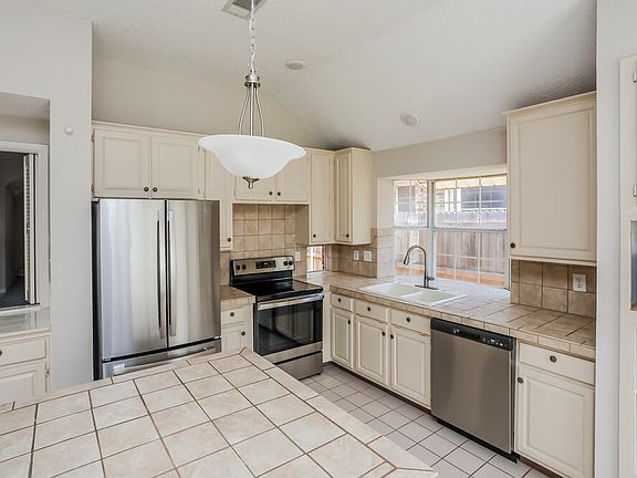 5th image of 6005 Pinwood Cir