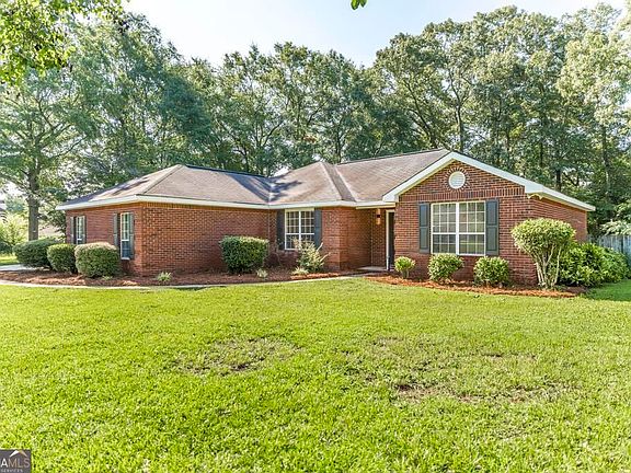 5th image of 227 Crestwood Cir