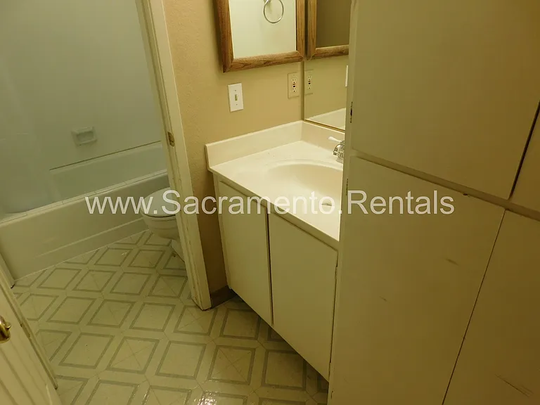 550 Del Verde Cir #5 — Photo 13