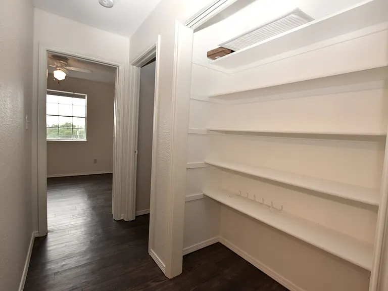 921-923 Sagewood Trl — Photo 11