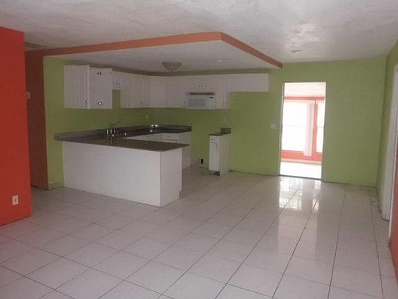 5th image of 1026 Summit Blvd