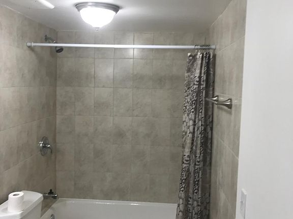 5th image of 3944 NE 167th St APT 206