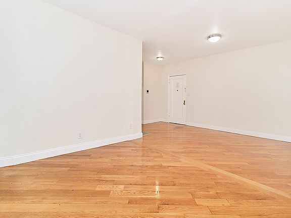 5th image of 121 Seaman Ave APT 1E