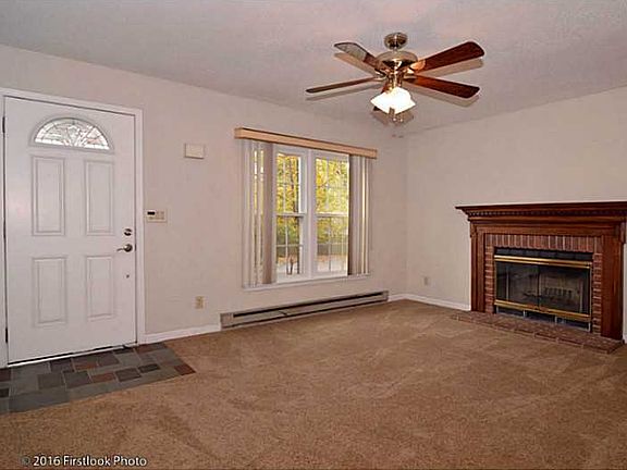 5th image of 15 Wood Hollow Ln